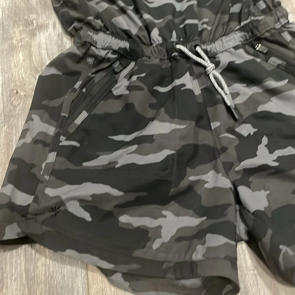 Athleta Girl Camo On the Go Romper size 12 - Picture 7 of 12